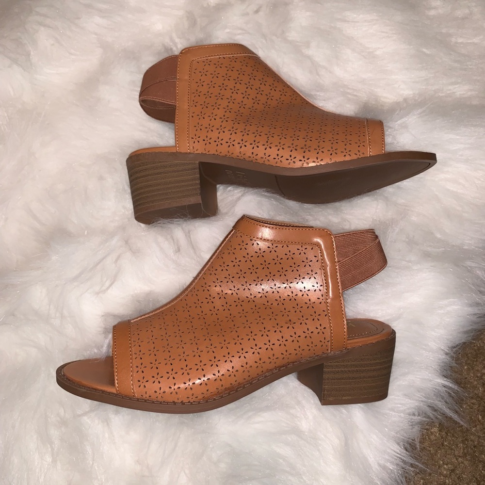 KidPik NIB Laser Cut Out Heels
